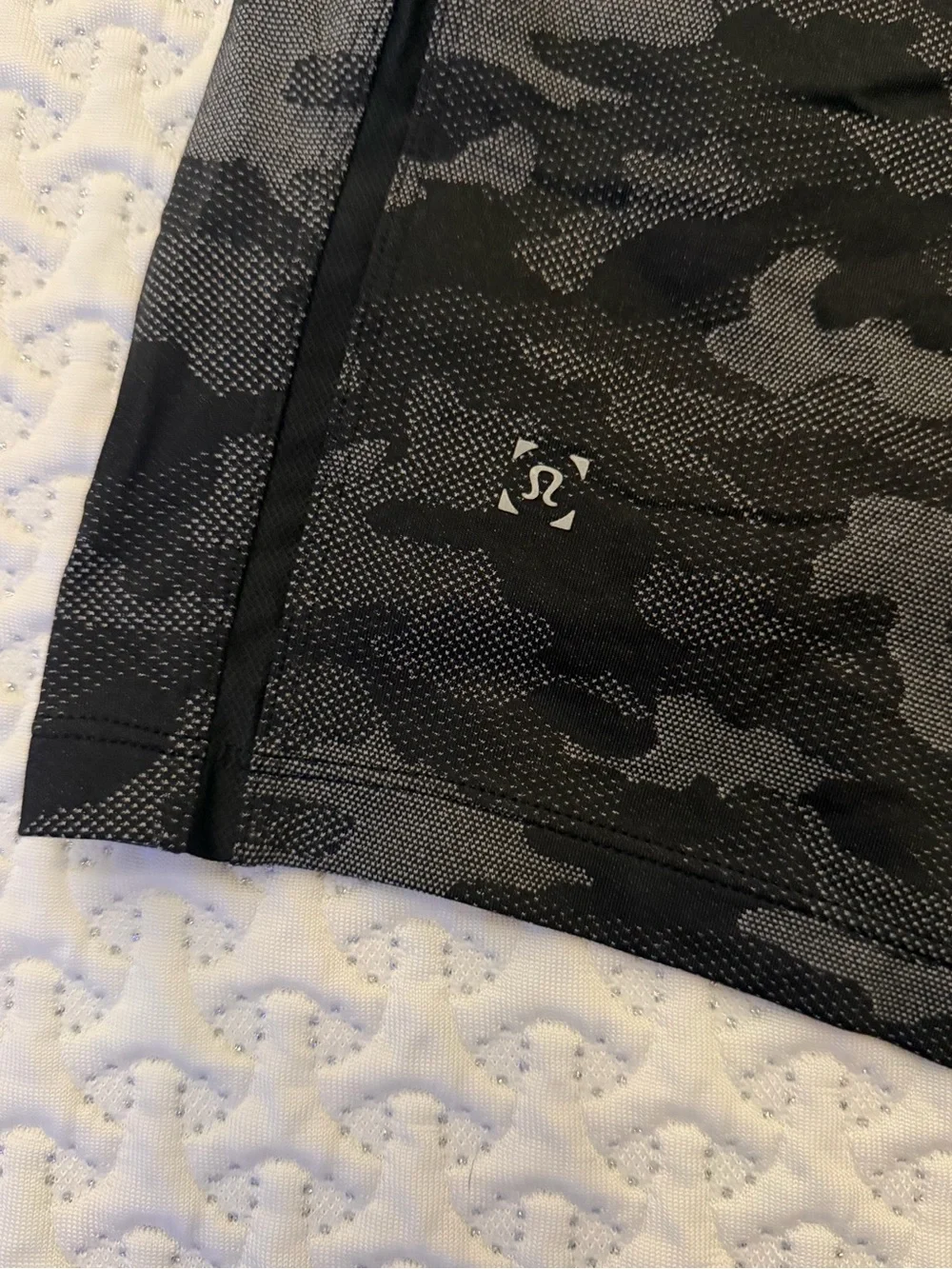 Men's L, Lululemon 5” Pacebreaker Linerless Black Camo Athletic Shorts